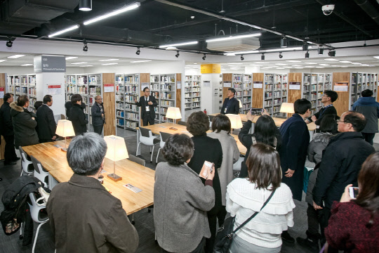 총회 수 참석자들은 광운대 도서관을 둘러봤다. 광운대 중앙도서관은 80주년기념관 내 2개 층(L층, 1층)에 구축됐다. 약 1만 172㎡(3082평)의 면적에 자료실, 열람실, 그룹 스터디룸, 멀티미디어존, 휴게공간 등 약 1500여 석의 좌석과 70여만 권의 장서를 소장하고 있다. 또한 모바일시스템 및 RFID 시스템을 도입해 출입, 좌석 및 공간 예약, 자료의 대출·반납 등을 자동화해 도서관 이용의 편의를 확충했다. 자료실 및 자유열람실은 쾌적한 환경에서 학습할 수 있도록 조성되어 있으며 열람실은 24시간 운영된다. 광운대 제공